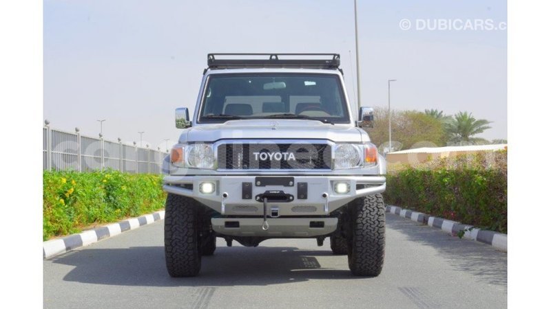 Big with watermark toyota land cruiser conakry import dubai 4112