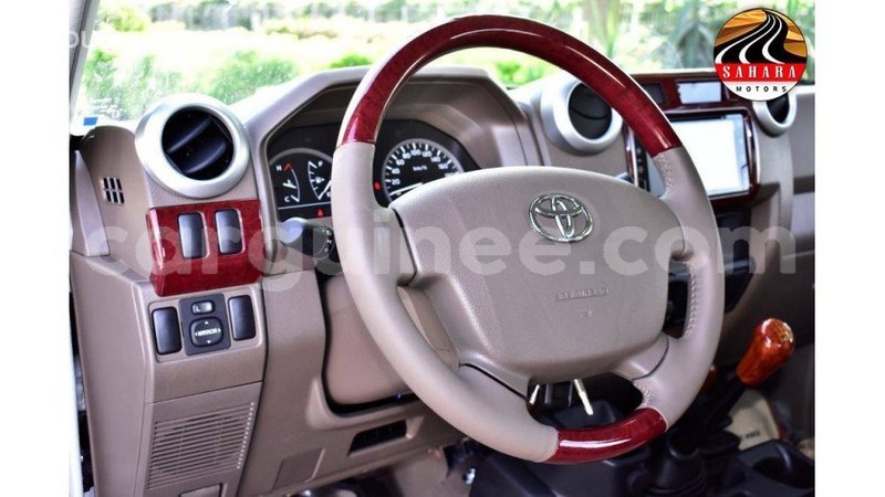 Big with watermark toyota land cruiser conakry import dubai 4122