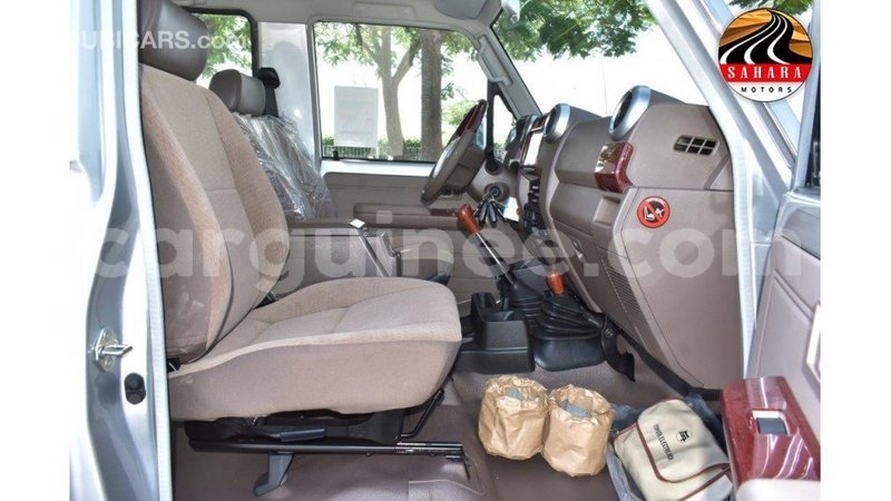 Big with watermark toyota land cruiser conakry import dubai 4122