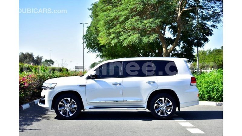 Big with watermark toyota land cruiser conakry import dubai 4123