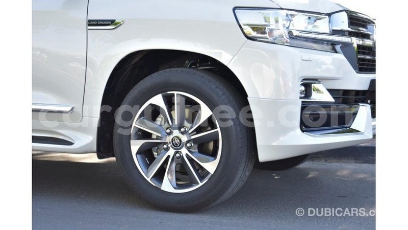 Big with watermark toyota land cruiser conakry import dubai 4123
