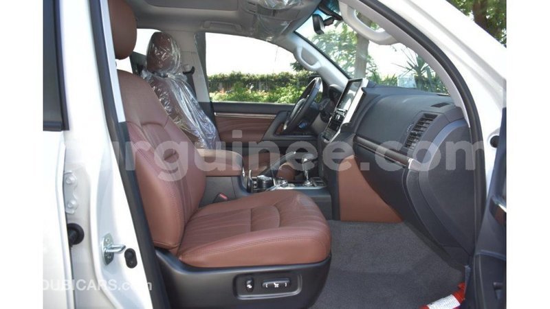 Big with watermark toyota land cruiser conakry import dubai 4123