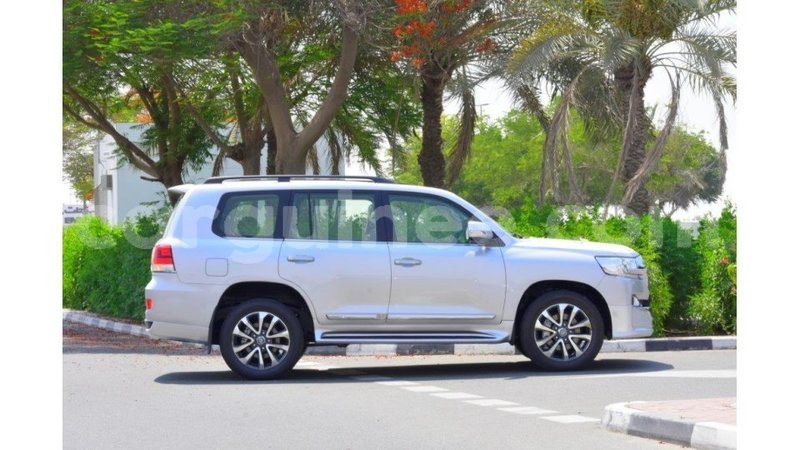 Big with watermark toyota land cruiser conakry import dubai 4126
