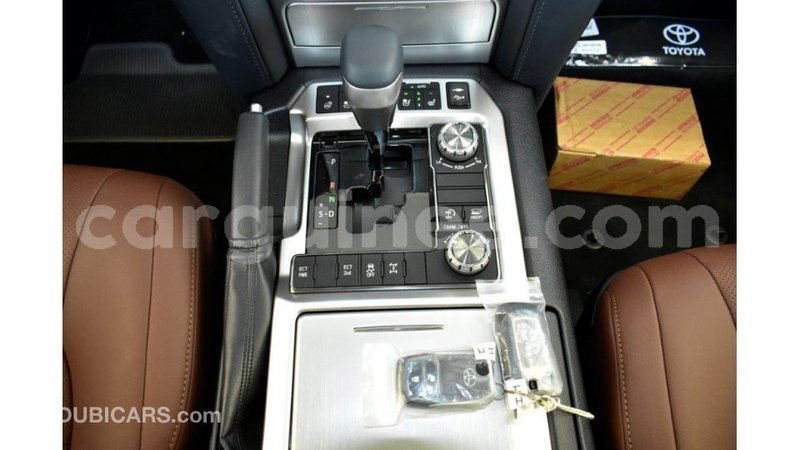 Big with watermark toyota land cruiser conakry import dubai 4126