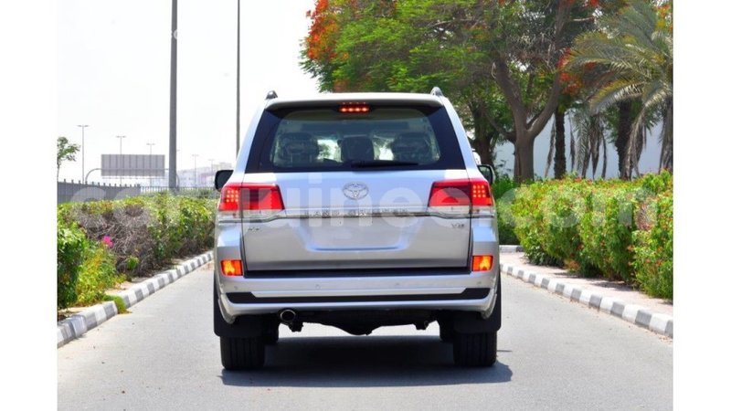Big with watermark toyota land cruiser conakry import dubai 4126