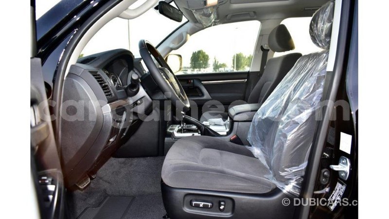 Big with watermark toyota land cruiser conakry import dubai 4127