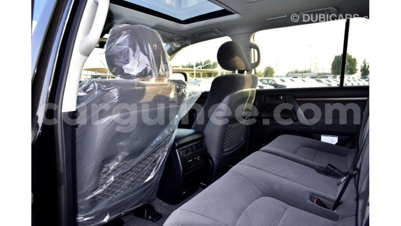 Big with watermark toyota land cruiser conakry import dubai 4127