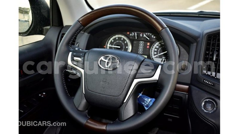 Big with watermark toyota land cruiser conakry import dubai 4127