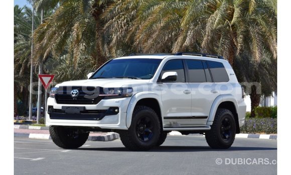 Buy Import Toyota Land Cruiser White Car in Import - Dubai in Conakry Buy Import Toyota Land Cruiser White Car in Import - Dubai in Conakry