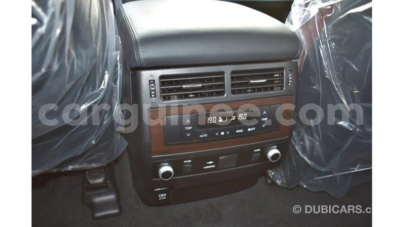 Big with watermark toyota land cruiser conakry import dubai 4136
