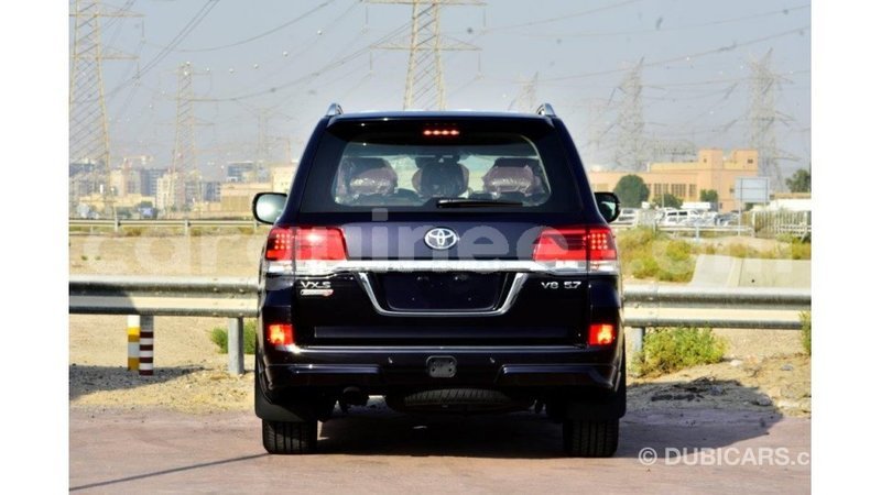 Big with watermark toyota land cruiser conakry import dubai 4136
