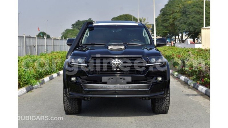 Big with watermark toyota land cruiser conakry import dubai 4141