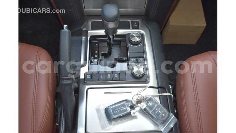 Big with watermark toyota land cruiser conakry import dubai 4141