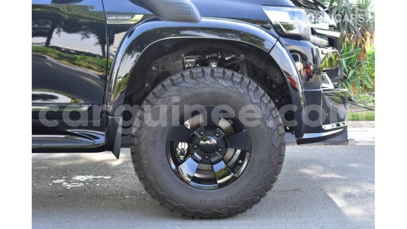 Big with watermark toyota land cruiser conakry import dubai 4141