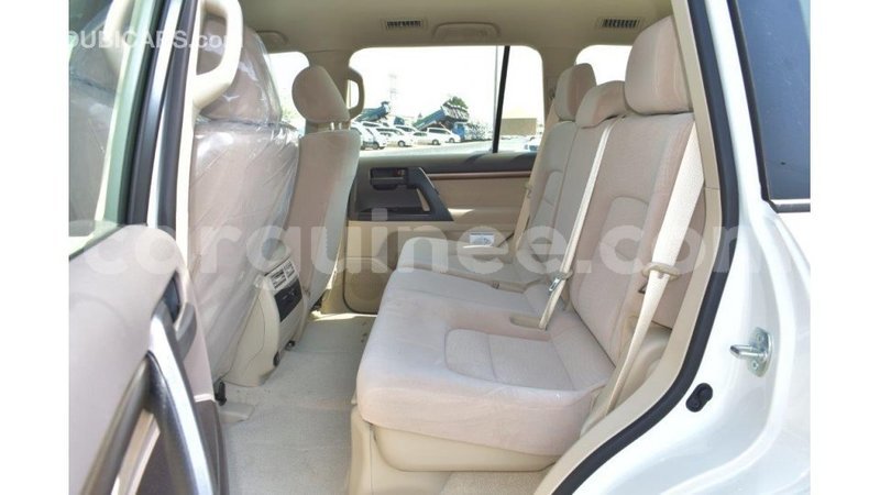 Big with watermark toyota land cruiser conakry import dubai 4146