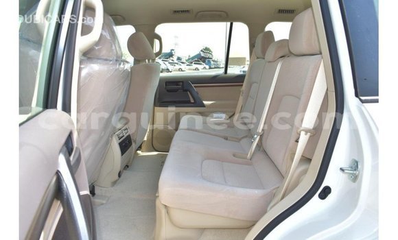 Buy Import Toyota Land Cruiser White Car in Import - Dubai in Conakry Buy Import Toyota Land Cruiser White Car in Import - Dubai in Conakry