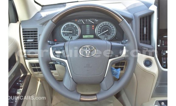 Buy Import Toyota Land Cruiser White Car in Import - Dubai in Conakry Buy Import Toyota Land Cruiser White Car in Import - Dubai in Conakry