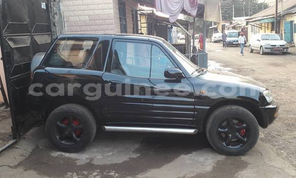 Acheter Occasion Voiture Toyota RAV4 Noir à Kaloum au Conakry Acheter Occasion Voiture Toyota RAV4 Noir à Kaloum au Conakry