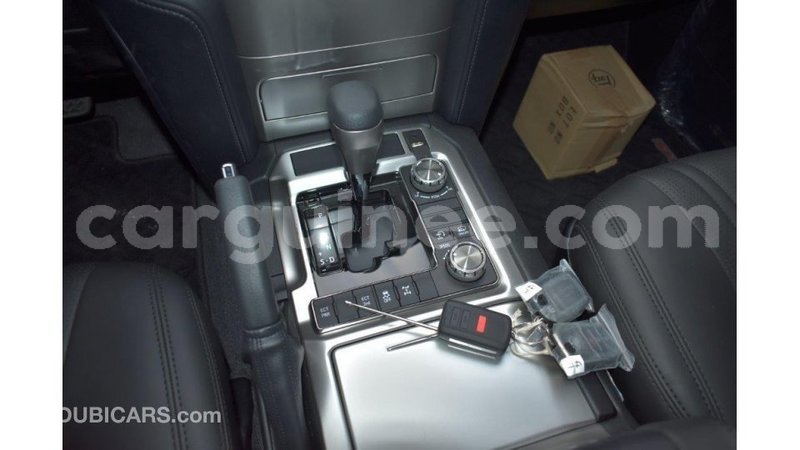 Big with watermark toyota land cruiser conakry import dubai 4159