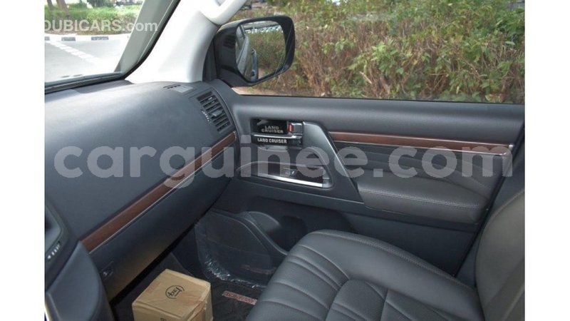 Big with watermark toyota land cruiser conakry import dubai 4159