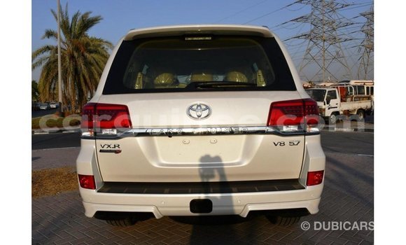 Acheter Import Voiture Toyota Land Cruiser Blanc à Import - Dubai, Conakry Acheter Import Voiture Toyota Land Cruiser Blanc à Import - Dubai, Conakry