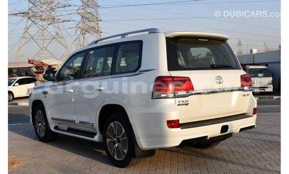 Acheter Import Voiture Toyota Land Cruiser Blanc à Import - Dubai, Conakry Acheter Import Voiture Toyota Land Cruiser Blanc à Import - Dubai, Conakry