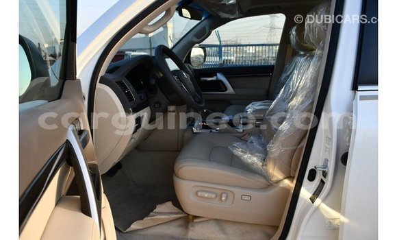 Acheter Import Voiture Toyota Land Cruiser Blanc à Import - Dubai, Conakry Acheter Import Voiture Toyota Land Cruiser Blanc à Import - Dubai, Conakry