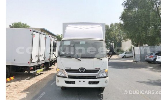 Buy Import Hino 300 Series White Truck in Import - Dubai in Conakry Buy Import Hino 300 Series White Truck in Import - Dubai in Conakry