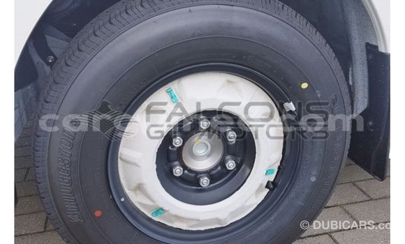 Acheter Import Voiture Toyota Hiace Blanc à Import - Dubai, Conakry Acheter Import Voiture Toyota Hiace Blanc à Import - Dubai, Conakry