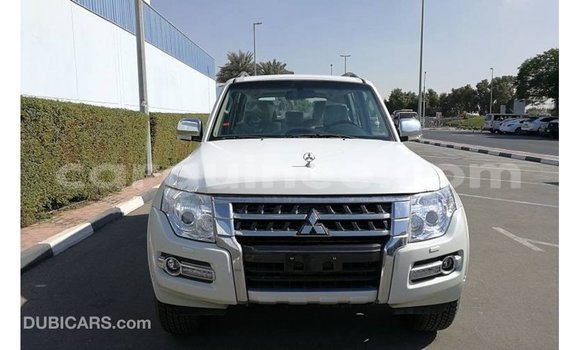 Acheter Import Voiture Mitsubishi Pajero Blanc à Import - Dubai, Conakry Acheter Import Voiture Mitsubishi Pajero Blanc à Import - Dubai, Conakry