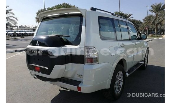 Acheter Import Voiture Mitsubishi Pajero Blanc à Import - Dubai, Conakry Acheter Import Voiture Mitsubishi Pajero Blanc à Import - Dubai, Conakry