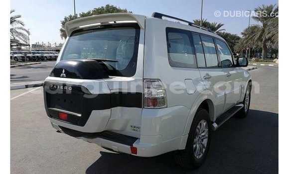 Acheter Import Voiture Mitsubishi Pajero Blanc à Import - Dubai, Conakry Acheter Import Voiture Mitsubishi Pajero Blanc à Import - Dubai, Conakry