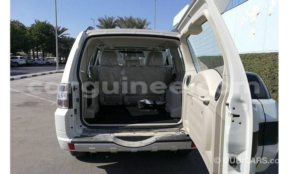 Acheter Import Voiture Mitsubishi Pajero Blanc à Import - Dubai, Conakry Acheter Import Voiture Mitsubishi Pajero Blanc à Import - Dubai, Conakry