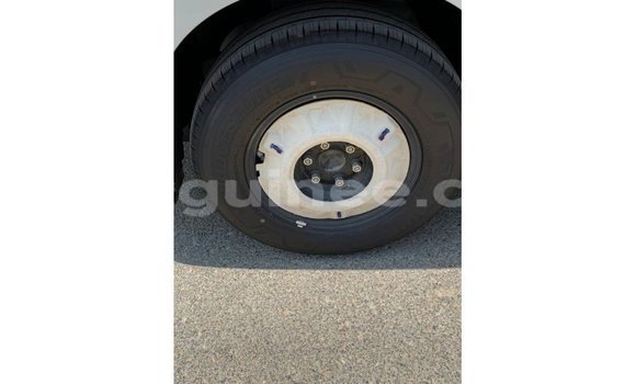 Acheter Import Voiture Toyota Hiace Blanc à Import - Dubai, Conakry Acheter Import Voiture Toyota Hiace Blanc à Import - Dubai, Conakry