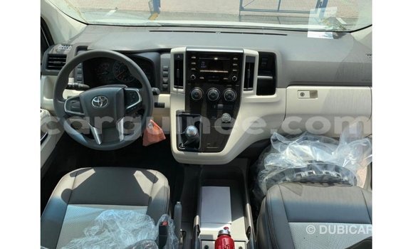 Acheter Import Voiture Toyota Hiace Blanc à Import - Dubai, Conakry Acheter Import Voiture Toyota Hiace Blanc à Import - Dubai, Conakry
