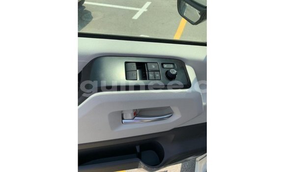 Acheter Import Voiture Toyota Hiace Blanc à Import - Dubai, Conakry Acheter Import Voiture Toyota Hiace Blanc à Import - Dubai, Conakry