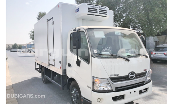 Buy Import Hino 300 Series White Truck in Import - Dubai in Conakry Buy Import Hino 300 Series White Truck in Import - Dubai in Conakry