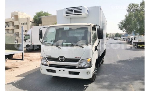Buy Import Hino 300 Series White Truck in Import - Dubai in Conakry Buy Import Hino 300 Series White Truck in Import - Dubai in Conakry