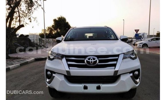 Acheter Import Voiture Toyota Fortuner Blanc à Import - Dubai, Conakry Acheter Import Voiture Toyota Fortuner Blanc à Import - Dubai, Conakry