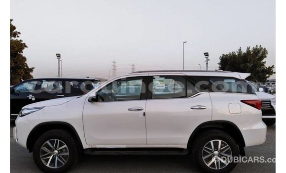 Acheter Import Voiture Toyota Fortuner Blanc à Import - Dubai, Conakry Acheter Import Voiture Toyota Fortuner Blanc à Import - Dubai, Conakry