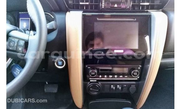 Acheter Import Voiture Toyota Fortuner Blanc à Import - Dubai, Conakry Acheter Import Voiture Toyota Fortuner Blanc à Import - Dubai, Conakry