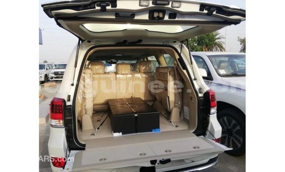 Buy Import Toyota Land Cruiser White Car in Import - Dubai in Conakry Buy Import Toyota Land Cruiser White Car in Import - Dubai in Conakry
