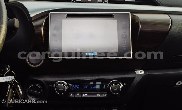 Acheter Import Voiture Toyota Hilux Blanc à Import - Dubai, Conakry Acheter Import Voiture Toyota Hilux Blanc à Import - Dubai, Conakry