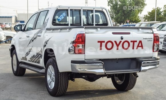 Acheter Import Voiture Toyota Hilux Blanc à Import - Dubai, Conakry Acheter Import Voiture Toyota Hilux Blanc à Import - Dubai, Conakry