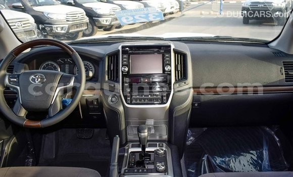 Buy Import Toyota Land Cruiser White Car in Import - Dubai in Conakry Buy Import Toyota Land Cruiser White Car in Import - Dubai in Conakry