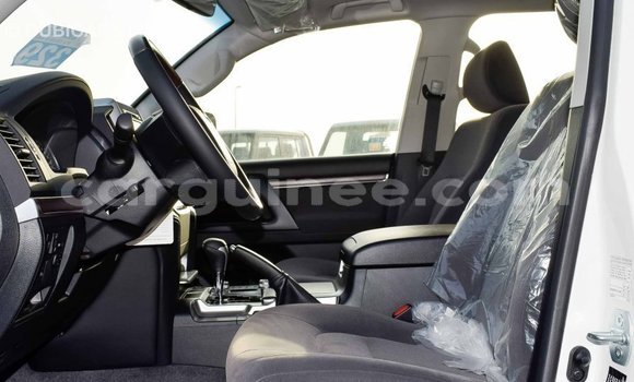 Buy Import Toyota Land Cruiser White Car in Import - Dubai in Conakry Buy Import Toyota Land Cruiser White Car in Import - Dubai in Conakry