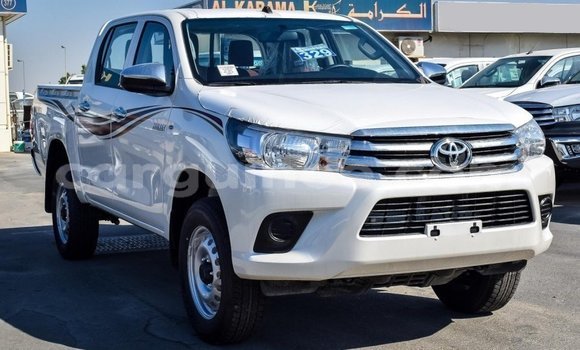 Acheter Import Voiture Toyota Hilux Blanc à Import - Dubai, Conakry Acheter Import Voiture Toyota Hilux Blanc à Import - Dubai, Conakry