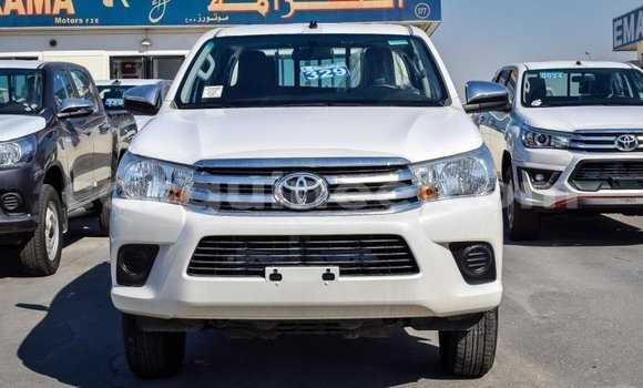 Acheter Import Voiture Toyota Hilux Blanc à Import - Dubai, Conakry Acheter Import Voiture Toyota Hilux Blanc à Import - Dubai, Conakry