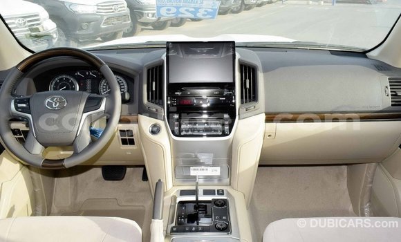 Acheter Import Voiture Toyota Land Cruiser Blanc à Import - Dubai, Conakry Acheter Import Voiture Toyota Land Cruiser Blanc à Import - Dubai, Conakry