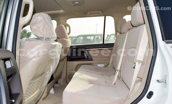 Acheter Import Voiture Toyota Land Cruiser Blanc à Import - Dubai, Conakry Acheter Import Voiture Toyota Land Cruiser Blanc à Import - Dubai, Conakry